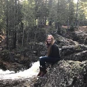 Meet your Posher, Anna